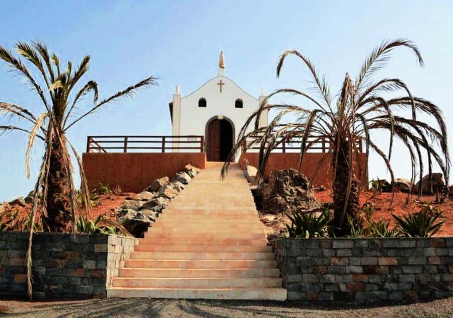 Boa Vista Island: Full-Day Wild Beaches & Viana Desert Tour - Fonte Vicente Oasis and the island’s dry-country plants