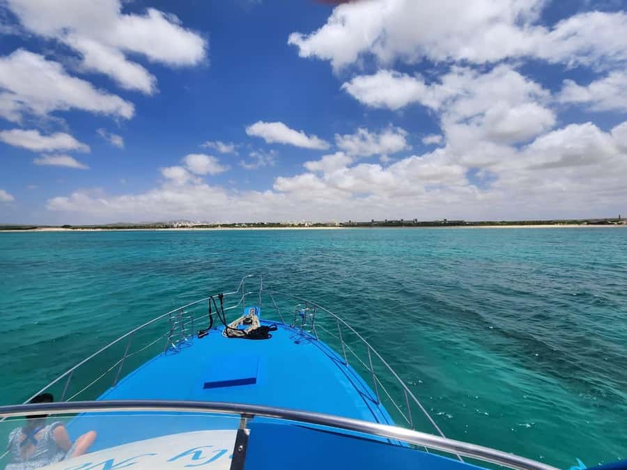 Boa Vista: Motoryacht Trip with Fishing, Snorkel, Beach BBQ - Cruising around the Bay of Chaves