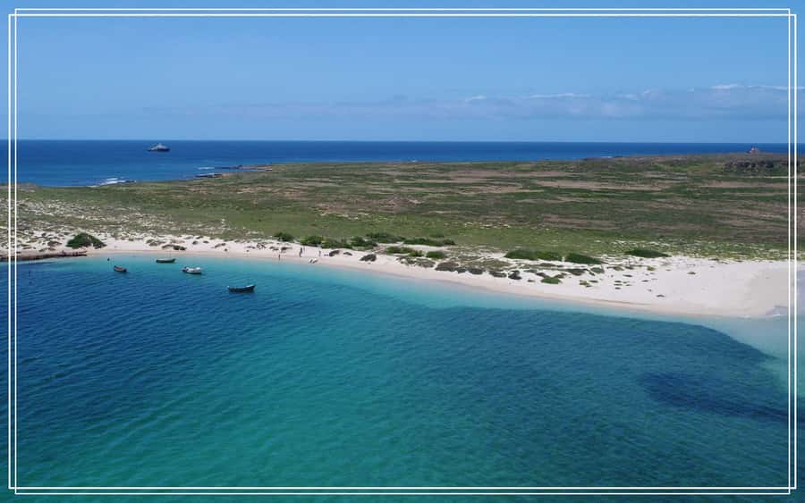 Boa Vista: Motoryacht Trip with Fishing, Snorkel, Beach BBQ - Two hours on the small island