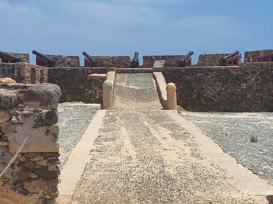 Boa Vista: Motoryacht Trip with Fishing, Snorkel, Beach BBQ - Getting from your hotel to Sal Rei harbor