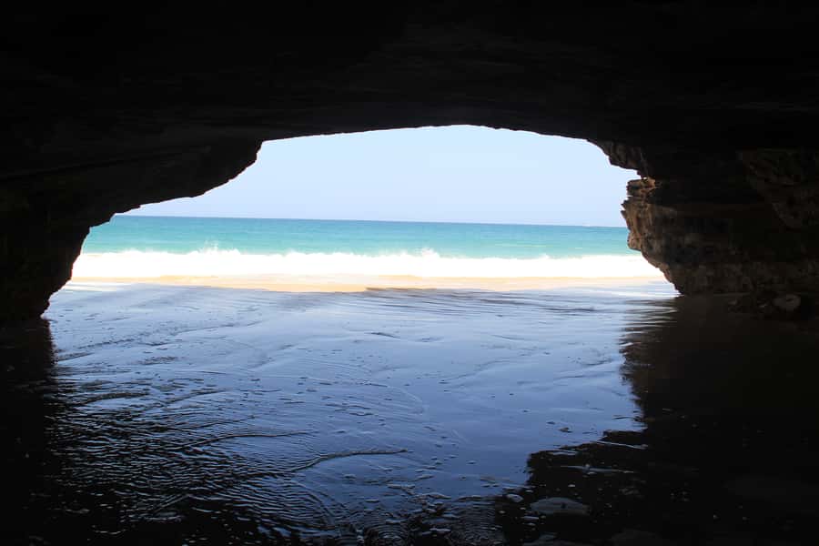 Boa Vista: Shipwreck, 4x4 Ride & Caves Day Tour with Lunch - Meeting local makers at the pottery school