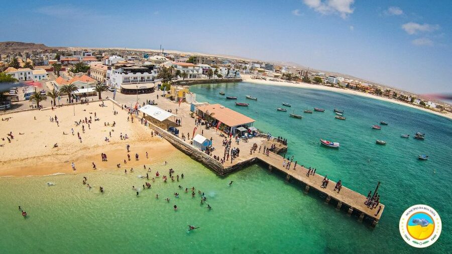 Boavista: City Tour with a Splash at Estoril Beach - Estoril Beach and the well-timed splash