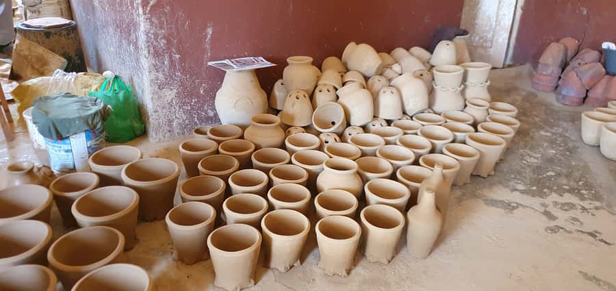 Create your own artesanal pottery with locals - Brunch, language, and comfort