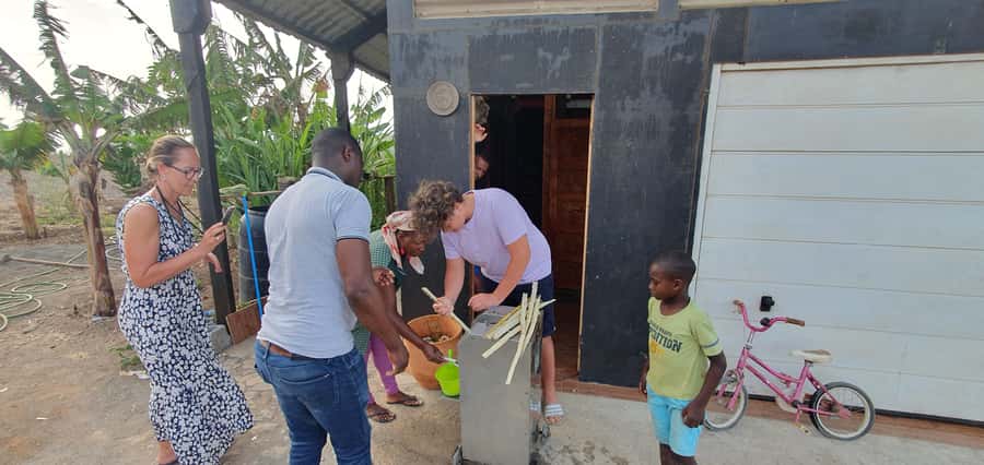Day with locals people - Crushing sugar cane and tasting the juice