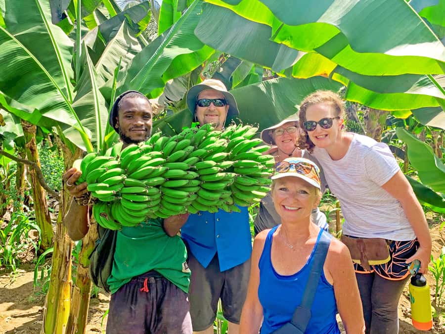 From Praia: Banana Plantation Tour and Cuscuz Workshop - Meeting a local family in Orgãos