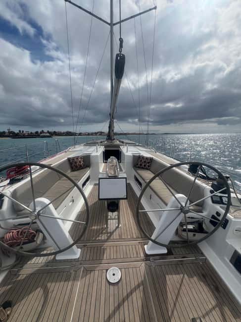 Full day sailing boat in Sal, Cape Verde:taste the Atlantic! - Setting out from Santa Maria Bay