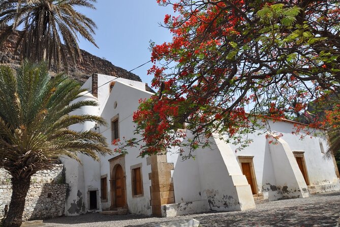 Guided City tour Praia with Cidade Velha (World Heritage) - Mercado de Sucupira: Praia’s most African market