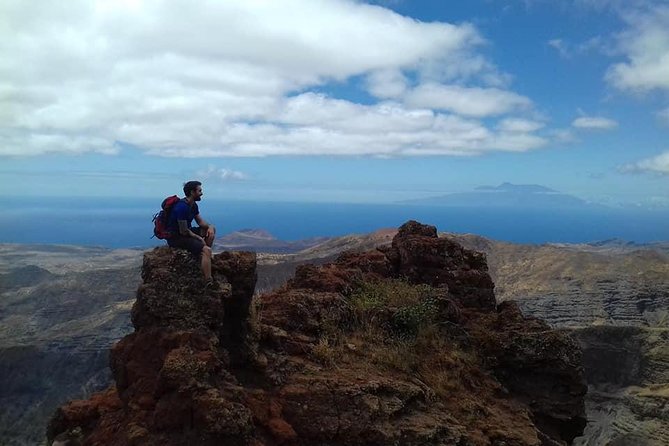 Hiking Pico de Antónia – Summit Adventure & Scenic Views - Who should book this Pico de Antónia outing?