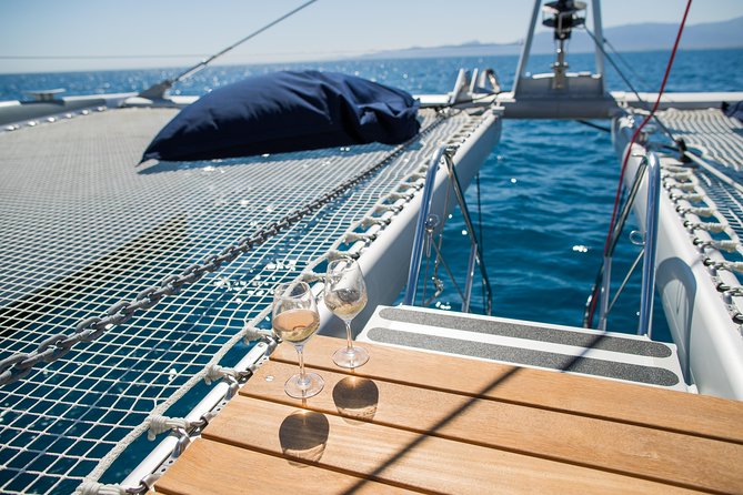 Lounge Catamaran SODADE Half-Day (Adults Only) - The return journey becomes the main show