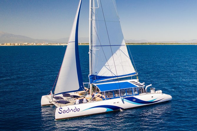 Lounge Catamaran SODADE Half-Day - Sailing past Sal’s stark Atlantic coast