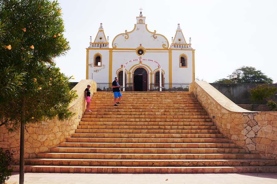 Maio Island: Full-day Guided Tour with Breakfast - Porto Inglês and the work behind the salt