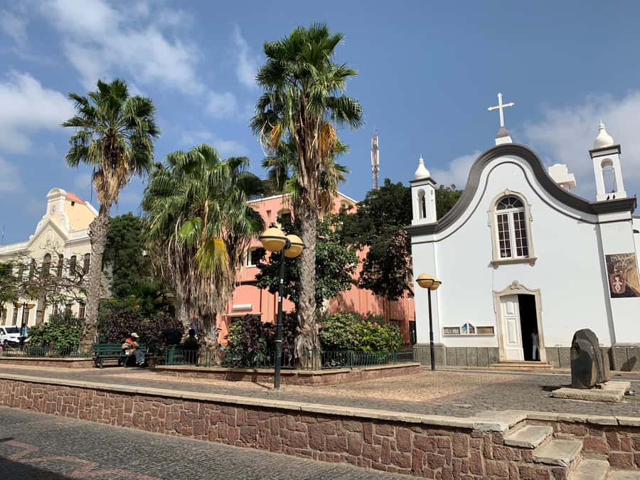 Mindelo Cultural: city tour with live music and tasting - The old town and the final hour