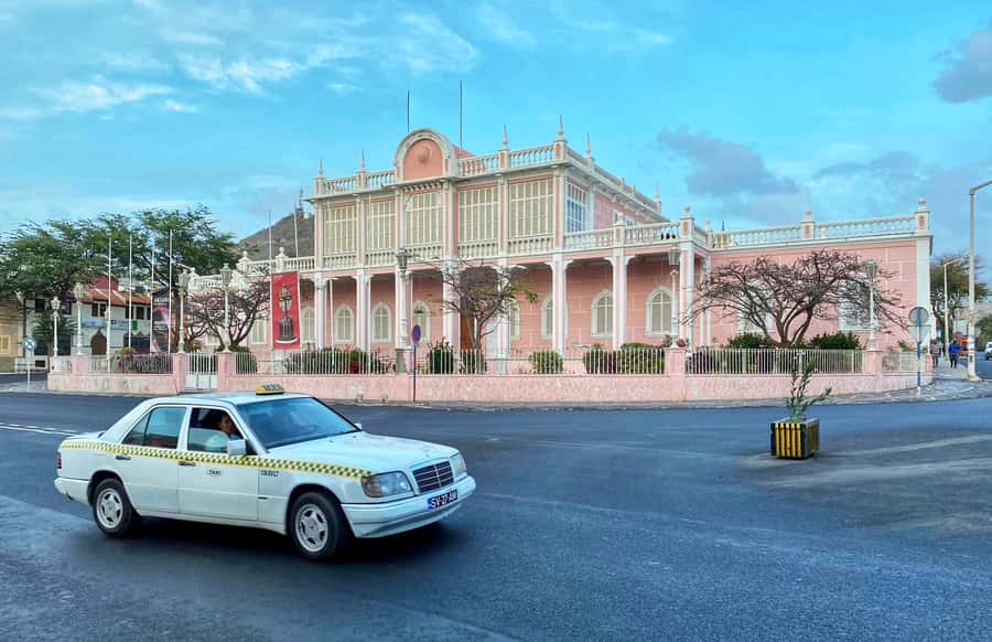 Mindelo: Private Walking Tour with Local Food Tasting - Meeting your guide and setting out