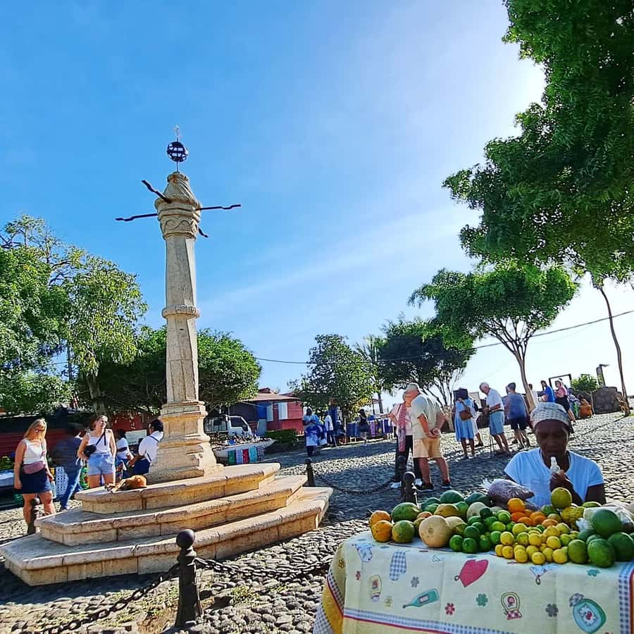 Praia & Cidade Velha: Guided City Tour - The Praia market and everyday island life