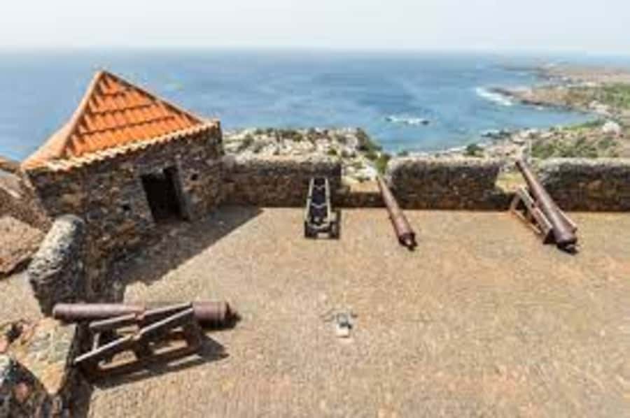 Praia & Cidade Velha: Guided City Tour - Why the guide makes the difference