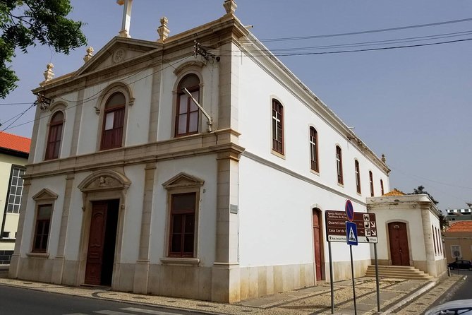 Praia city to the airport. - A private vehicle for up to four people