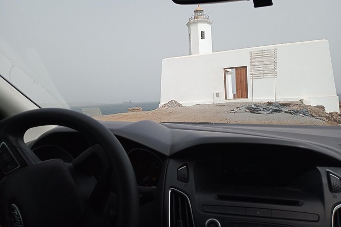 Praia city to the airport. - Who should book this transfer