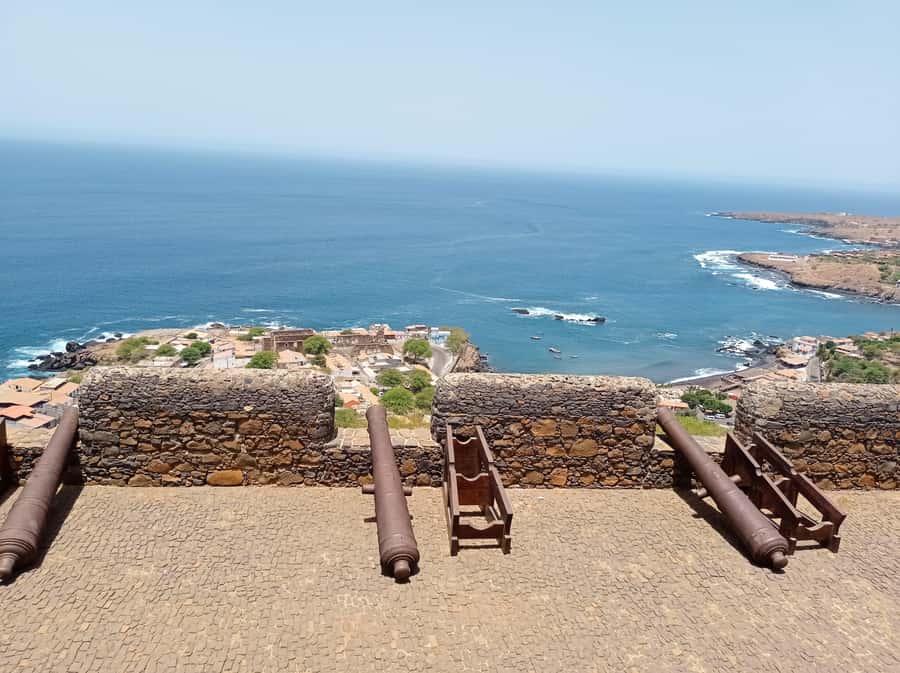 Praia: Plateau and Cidade Velha Guided Tour - Sucupira Market and the city’s shopping side