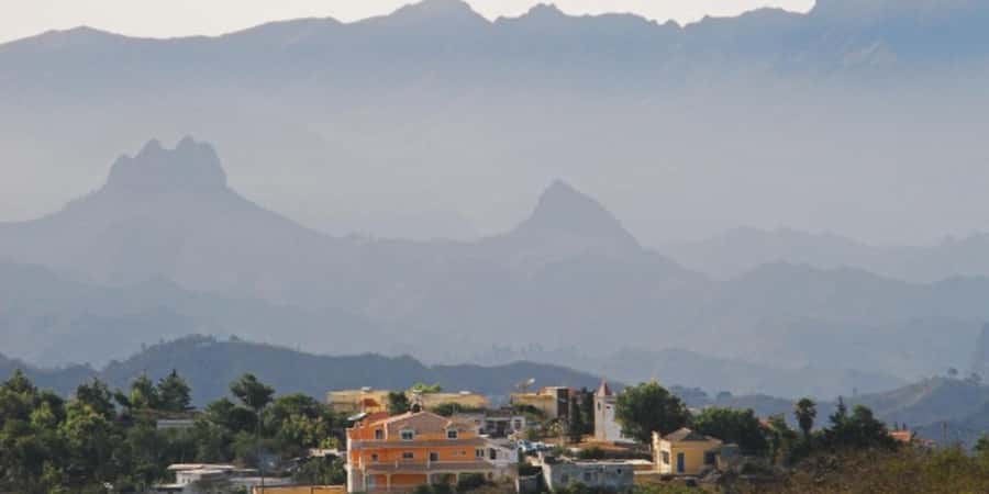 Private Hike through mountains and distant rural villages - Starting high in Rui Vaz at 850 meters