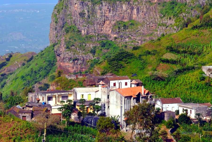Private Hike through mountains and distant rural villages - What the guides add to the walk