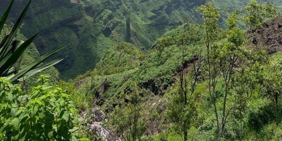 Private Hike through mountains and distant rural villages - Who should book this Santiago Island hike?