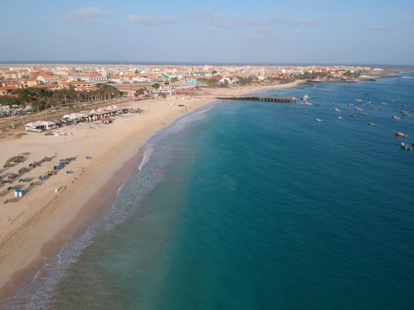 Sal island: Santa Maria city tour, street art and tapas - Seeing old photographs and everyday objects