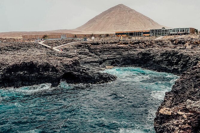 Sal Private Tour: All inclusive Salt Lake, Blue eye and Shark Bay - Miragem and the Fata Morgana effect