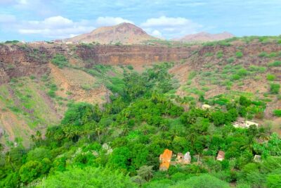 Santiago Island: 4-Hour Calabaceira Valley Hike & Guided Tour to Cidade Velha