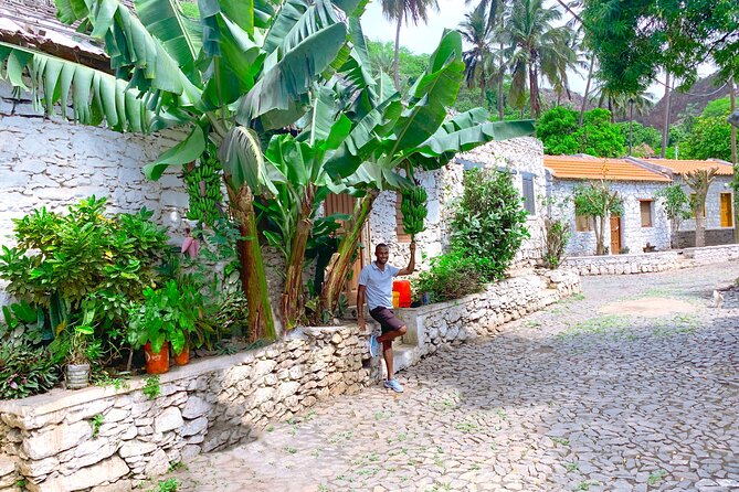 Santiago Island: 4-Hour Calabaceira Valley Hike & Guided Tour to Cidade Velha - Timing, clothing, and practical preparation