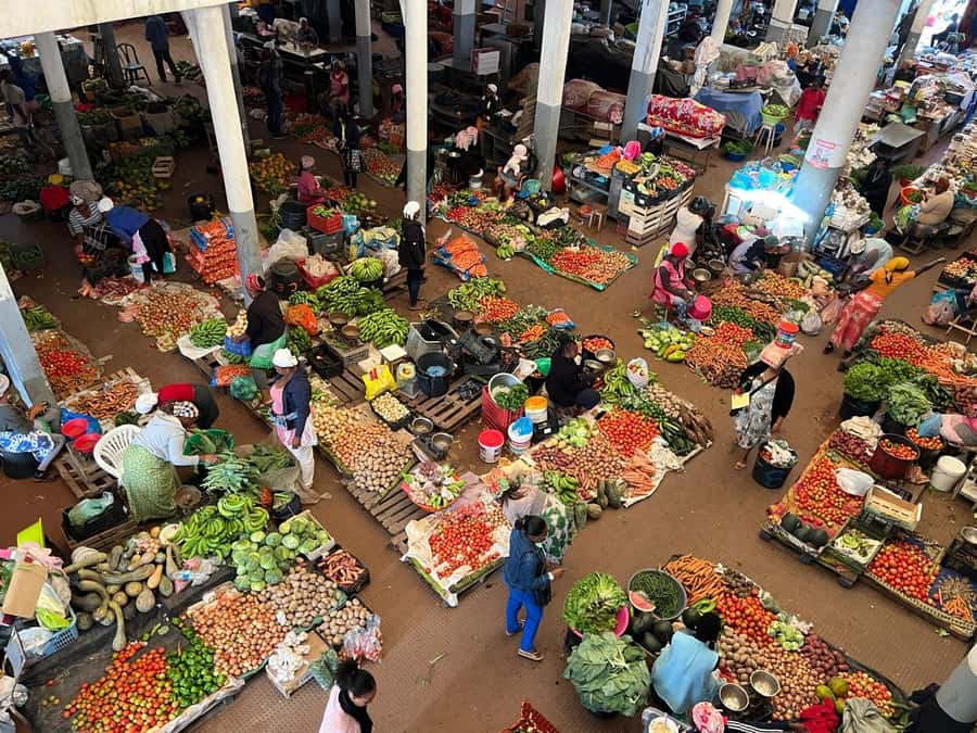 Santiago Island: Assomada City Tour with Lunch - Assomada market, street art, and the big kapok tree