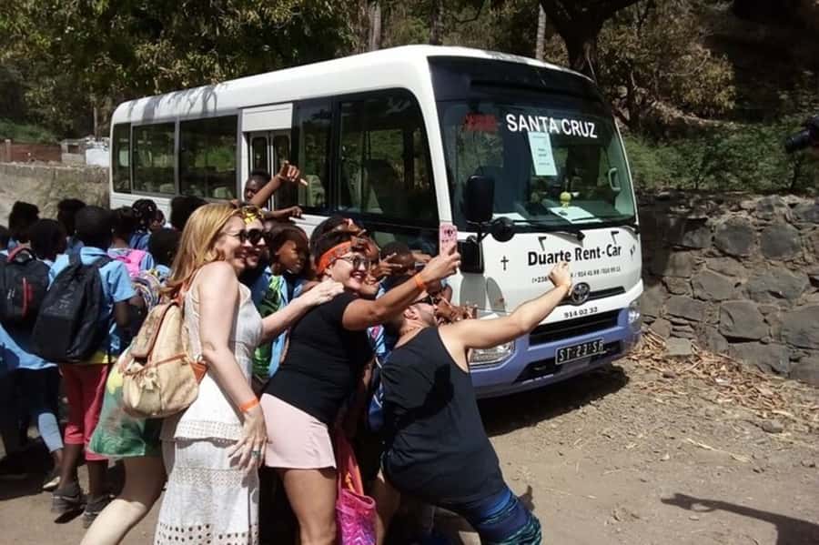 Santiago: Landscapes, Street Art, and Markets Day Trip - Guides, vehicles, and the feel of a small group