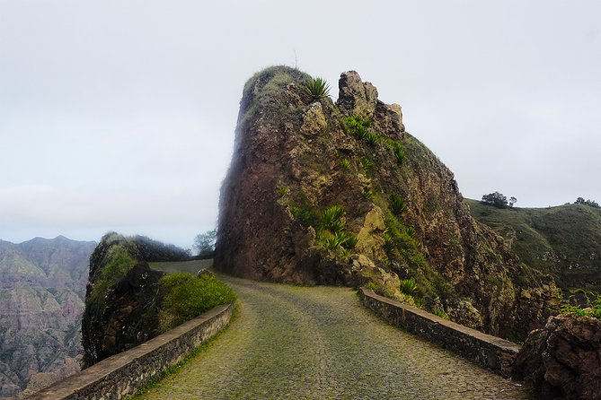 Santo Antão: Full-day Island Tour & Visit to Cova de Paúl Volcano Crater - Fontainhas is the day’s signature viewpoint