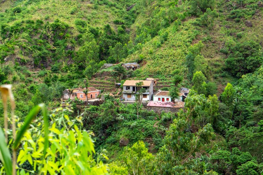 Serra Malagueta: Principal Valley Hike & Lunch with Locals - Guides, group size, and the human factor