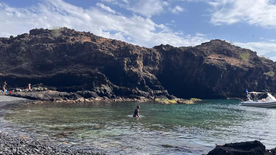 Tarrafal: Boat Tour with Drinks and Snorkeling - Passing the Lighthouse and Choosing the Coast