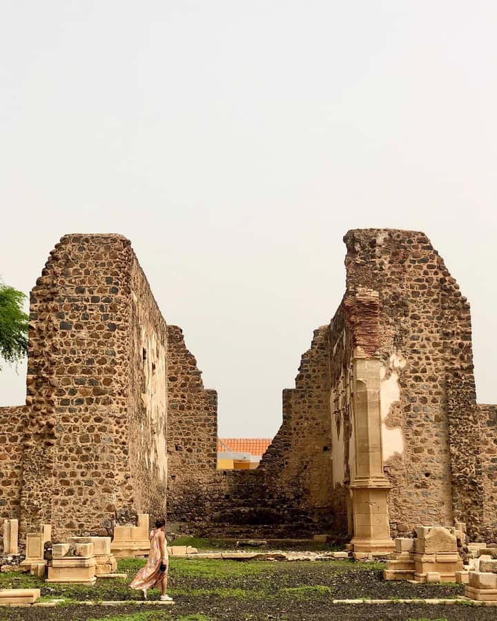 The origen of Capeverdean People - Language, group size, and the guide
